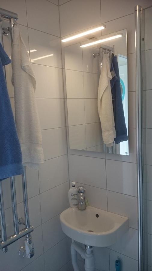 Ljust Boende, Egen Ingang Och Traedgard I Centrum Varberg Extérieur photo