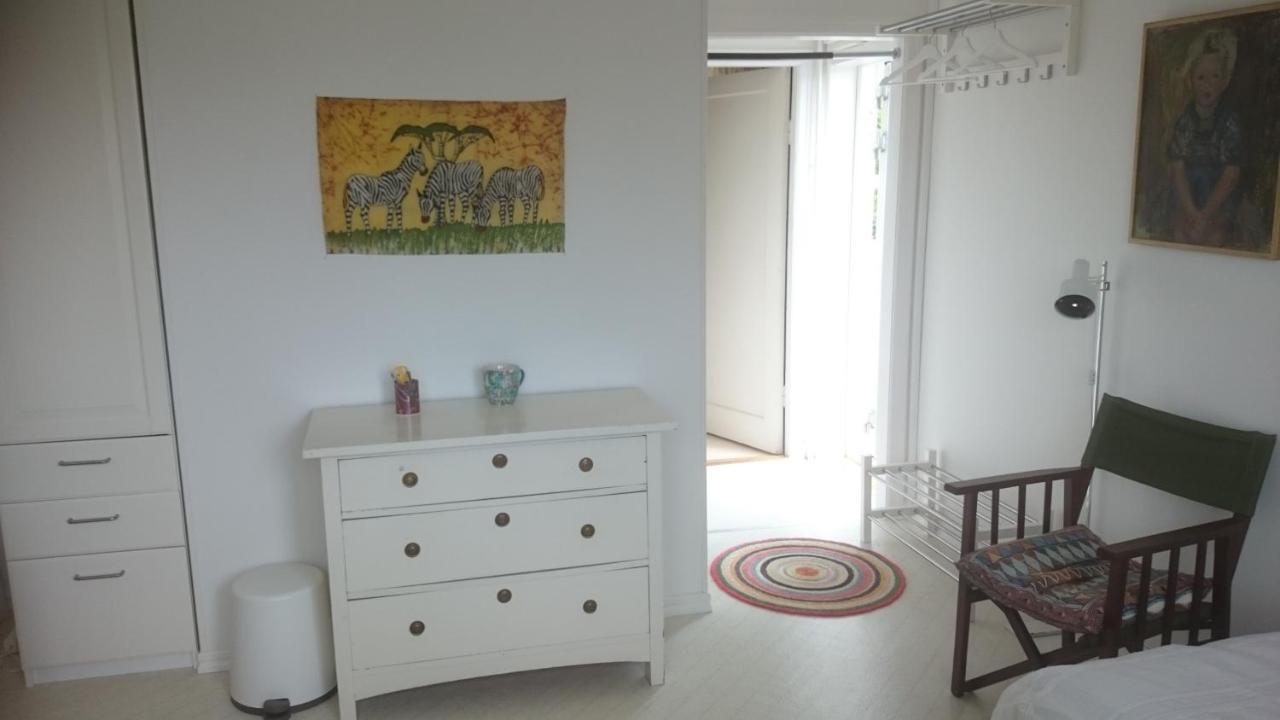 Ljust Boende, Egen Ingang Och Traedgard I Centrum Varberg Extérieur photo