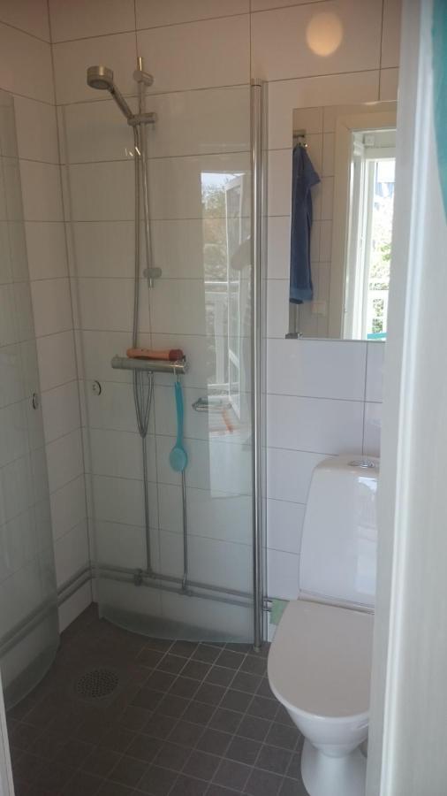 Ljust Boende, Egen Ingang Och Traedgard I Centrum Varberg Extérieur photo